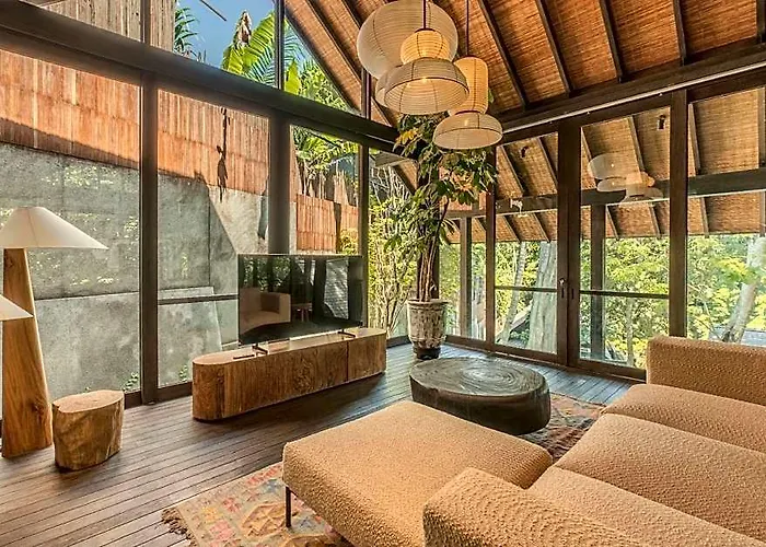 ホテル Rumah Lituhayu 4*