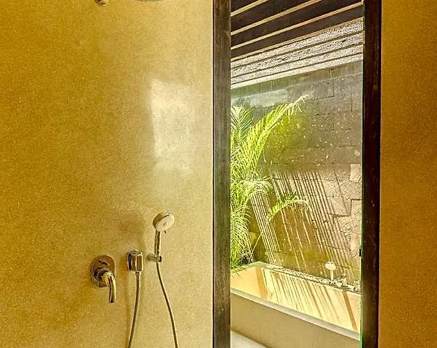 Rumah Lituhayu ホテル 4*